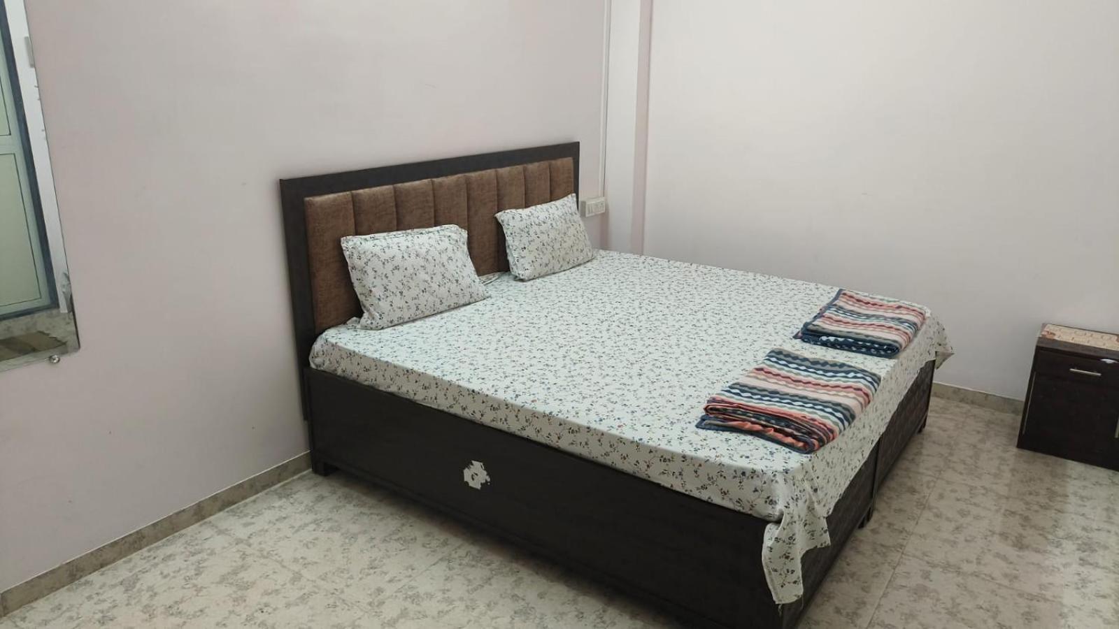 Nain Guest House Ujjain Bagian luar foto