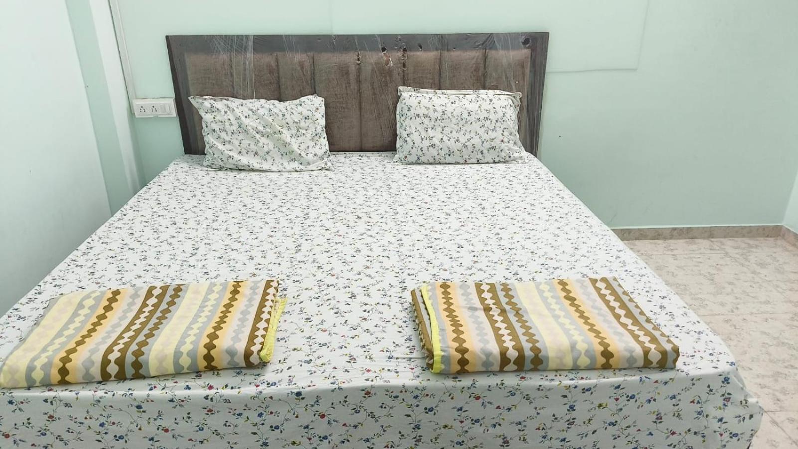 Nain Guest House Ujjain Bagian luar foto